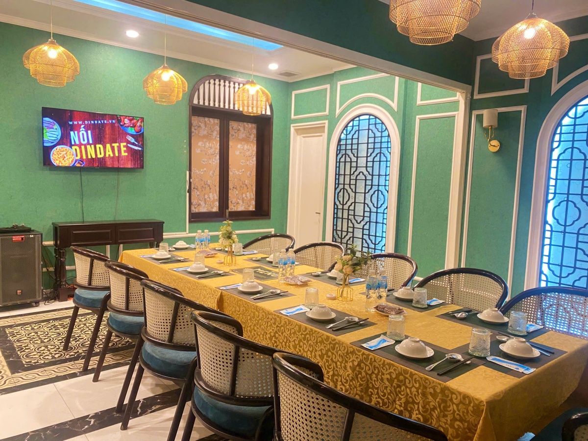 Dindate0410254.jpg
