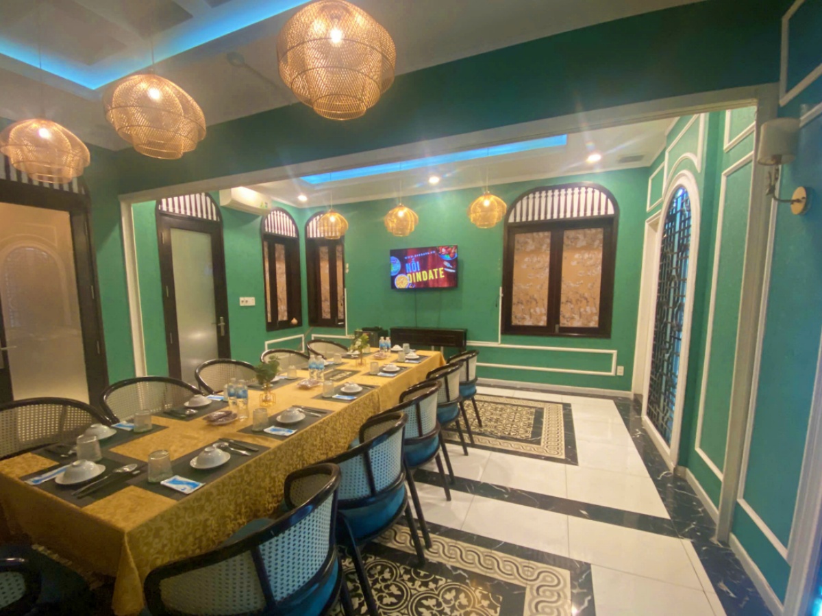 Dindate0410256.jpg
