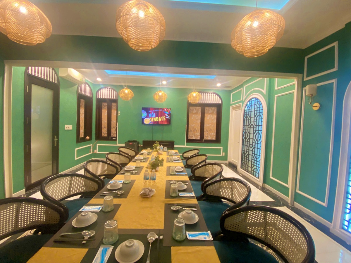Dindate0410257.jpg